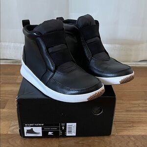 Sorel Waterproof Out and About Plus Mid Black Size 9 Womens